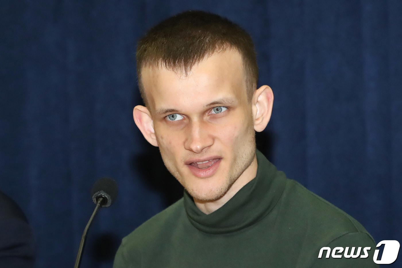 이더리움 창시자 27세 부테린, 최연소 억만장자 등극 - 뉴스1