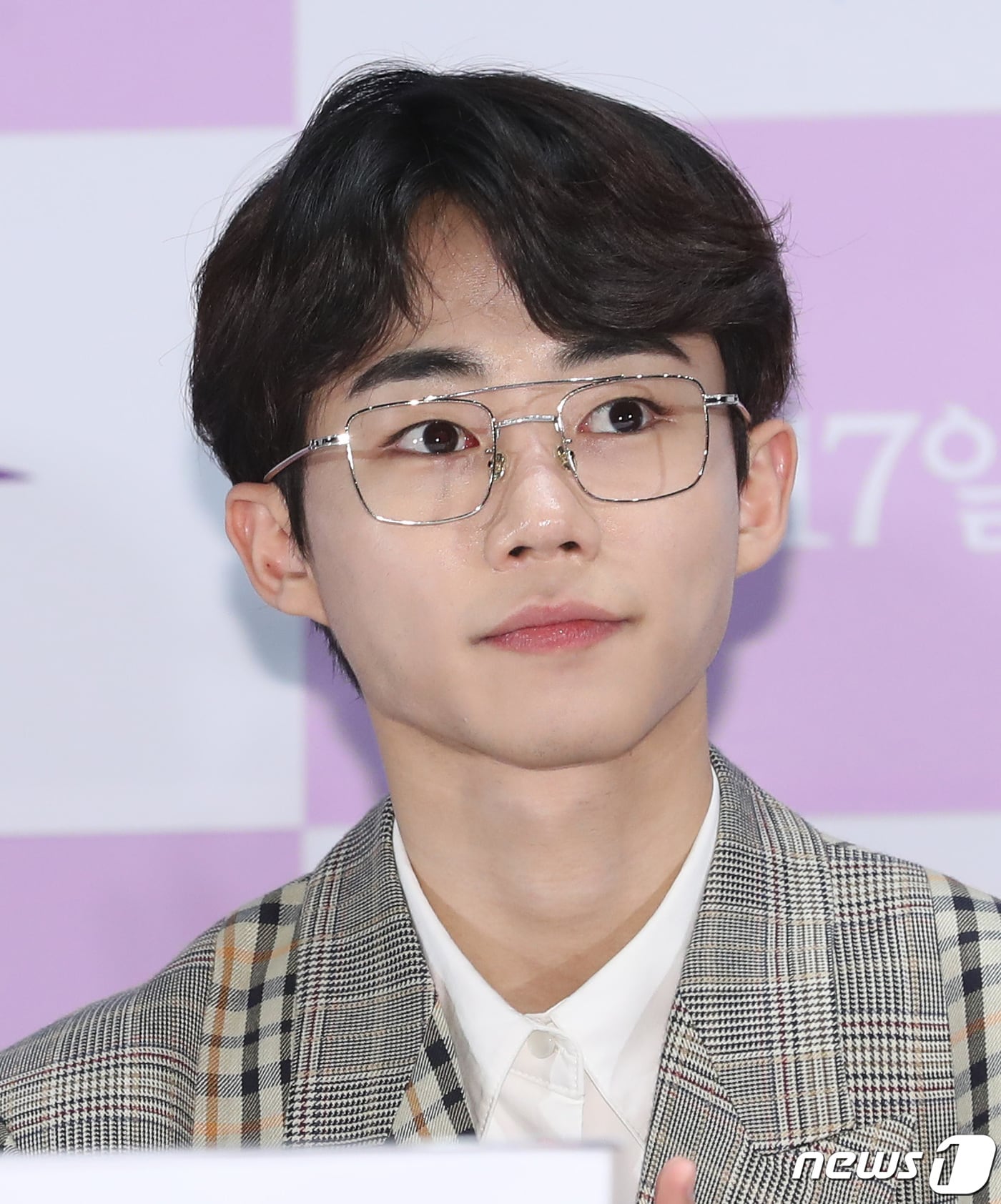 배우 박지빈이 8일 오후 서울 건대 롯데시네마에서 열린 영화 '다시, 봄'(감독 정용주) 언론시사회에 참석해 매력을 발산하고 있다. '다시, 봄'은 딸을 잃은 여자 은조(이청아 분)가 중대한 결심을 한 그날, 어제로 하루씩 거꾸로 흘러가는 시간을 살게 되면서 인생 두 번째 기회를 얻게 되는 내용을 담고 있다. 2019.4.8/뉴스1 ⓒ News1 권현진 기자