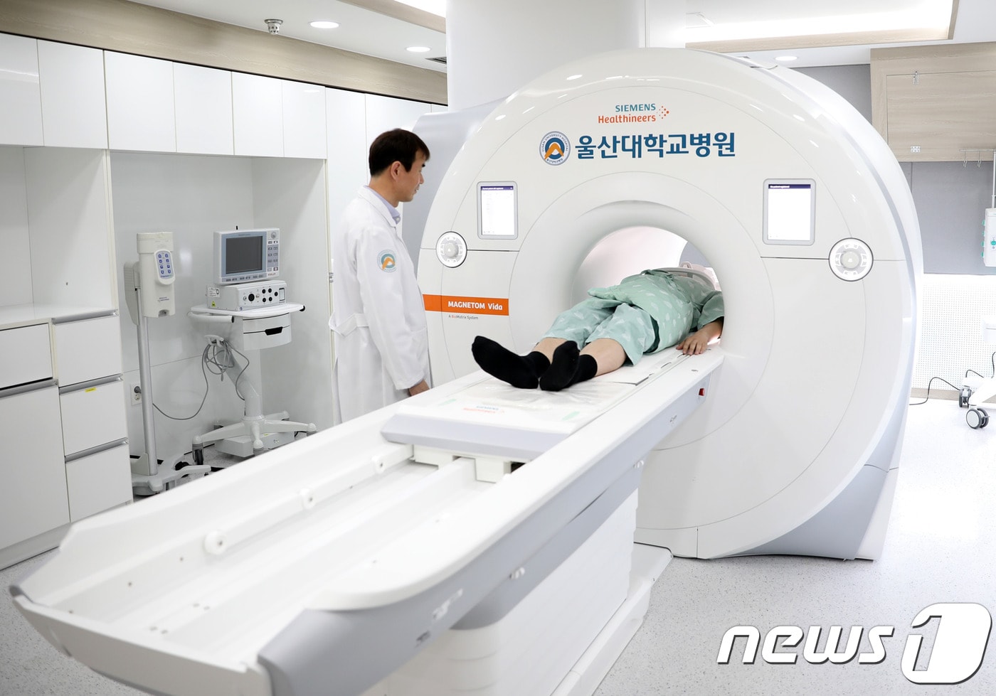 울산대병원이 도입한 신규 MRI 기기 '마그네톰 비다'.(울산대병원 제공) ⓒ 뉴스1