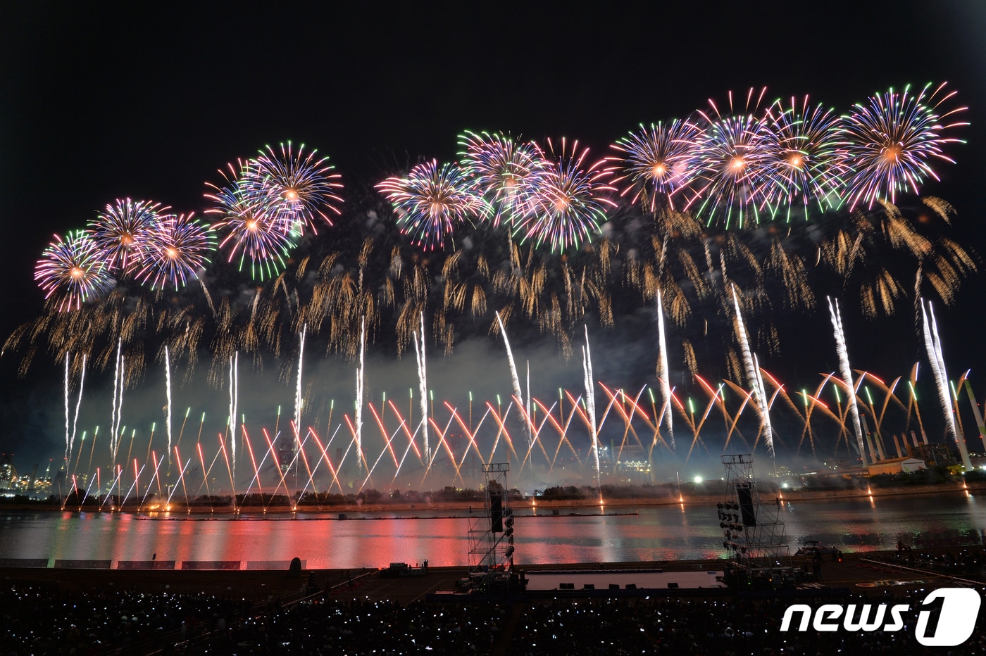 경북 포항시 남구 형산강체육공원에서 열린 불빛축제.(뉴스1 자료, 재판매 및 DB금지)  ⓒ 뉴스1 최창호 기자