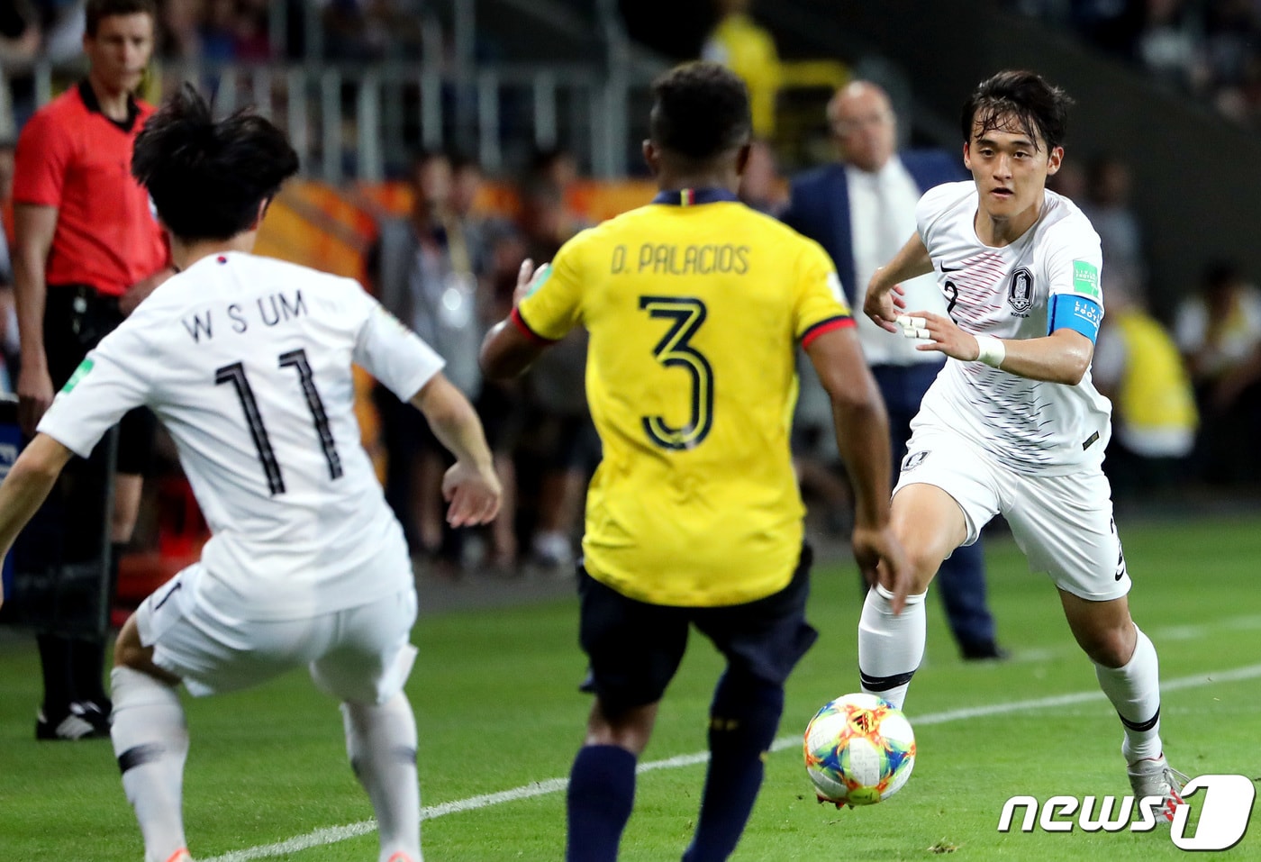 11일 오후(현지시간) 폴란드 아레나 루블린에서 열린 '2019 국제축구연맹(FIFA) U-20 월드컵' 4강전 대한민국과 에콰도르의 경기에서 황태현 선수가 드리블 돌파를 하고 있다. 2019.6.12/뉴스1 ⓒ News1 박정호 기자