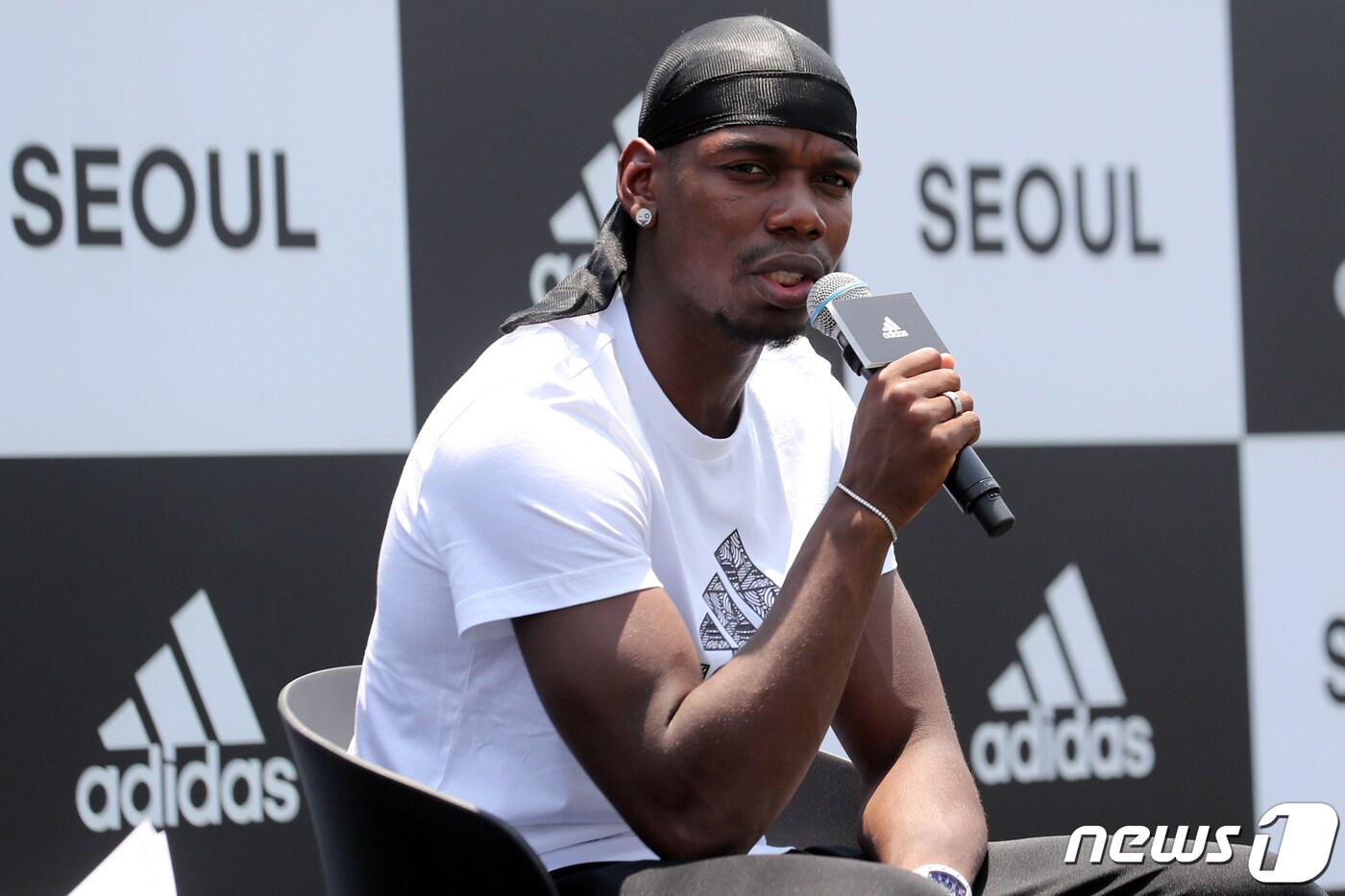 잉글랜드 프리미어리그(EPL) 맨체스터 유나이티드에서 활약하는 폴 포그바가 13일 오후 서울 용산구 아이다스 더베이스 서울에서 열린 '아디다스-폴 포그바 아시아 투어'에서 미디어 인터뷰를 하고 있다. 2019.6.13/뉴스1 ⓒ News1 황기선 기자