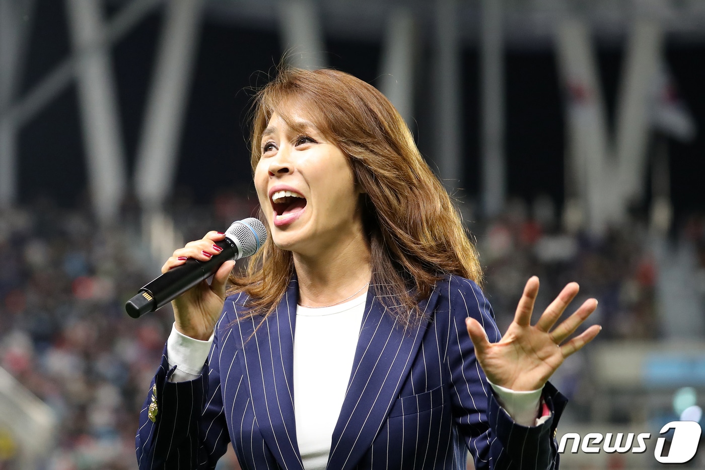 제17회 대구국제뮤지컬페스티벌(DIMF·딤프) 개막 축하공연이 오는 20일 오후 7시30분 대구 달서구 코오롱야외음악당에서 야외 뮤지컬 갈라콘서트로 꾸며진다. 사진은 축하공연 무대에 설 뮤지컬 배우 최정원. ⓒ News1 자료 사진