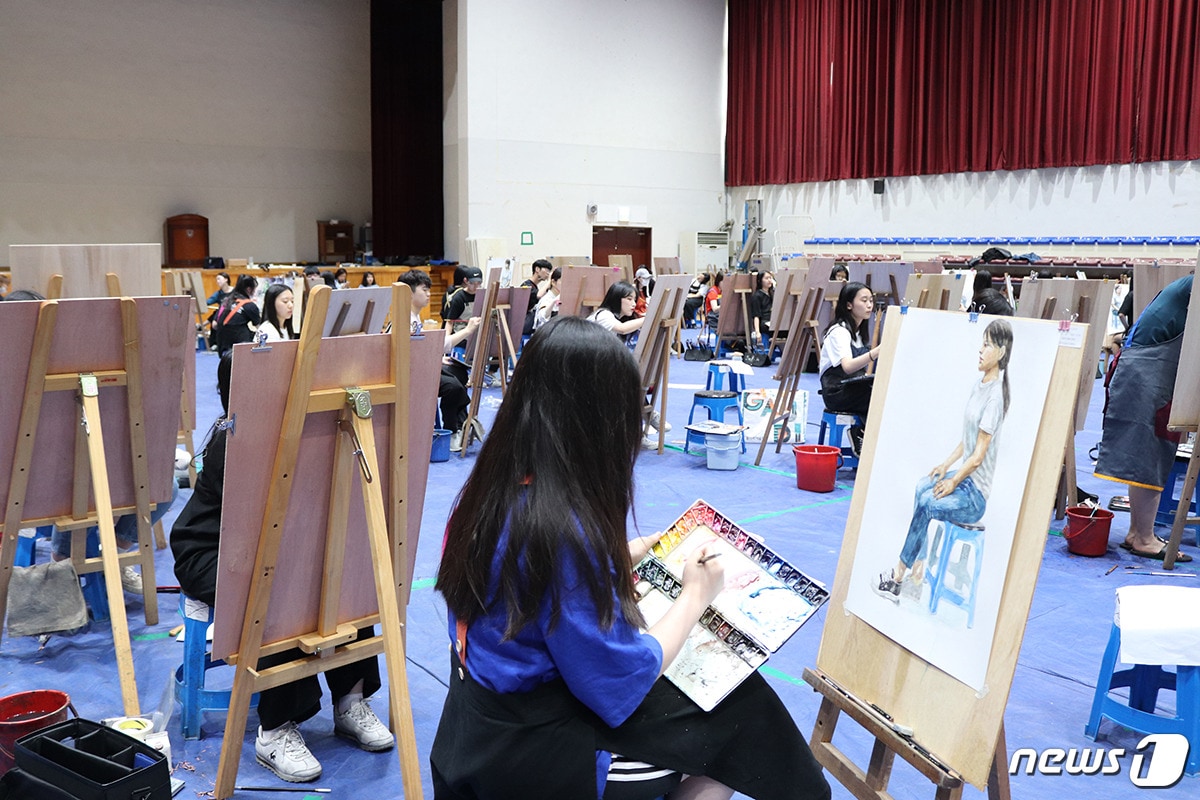 목원대학교 미술실기대회에 참가한 학생들이 그림을 그리고 있는 모습 (사진=목원대학교 제공) ⓒ 뉴스1