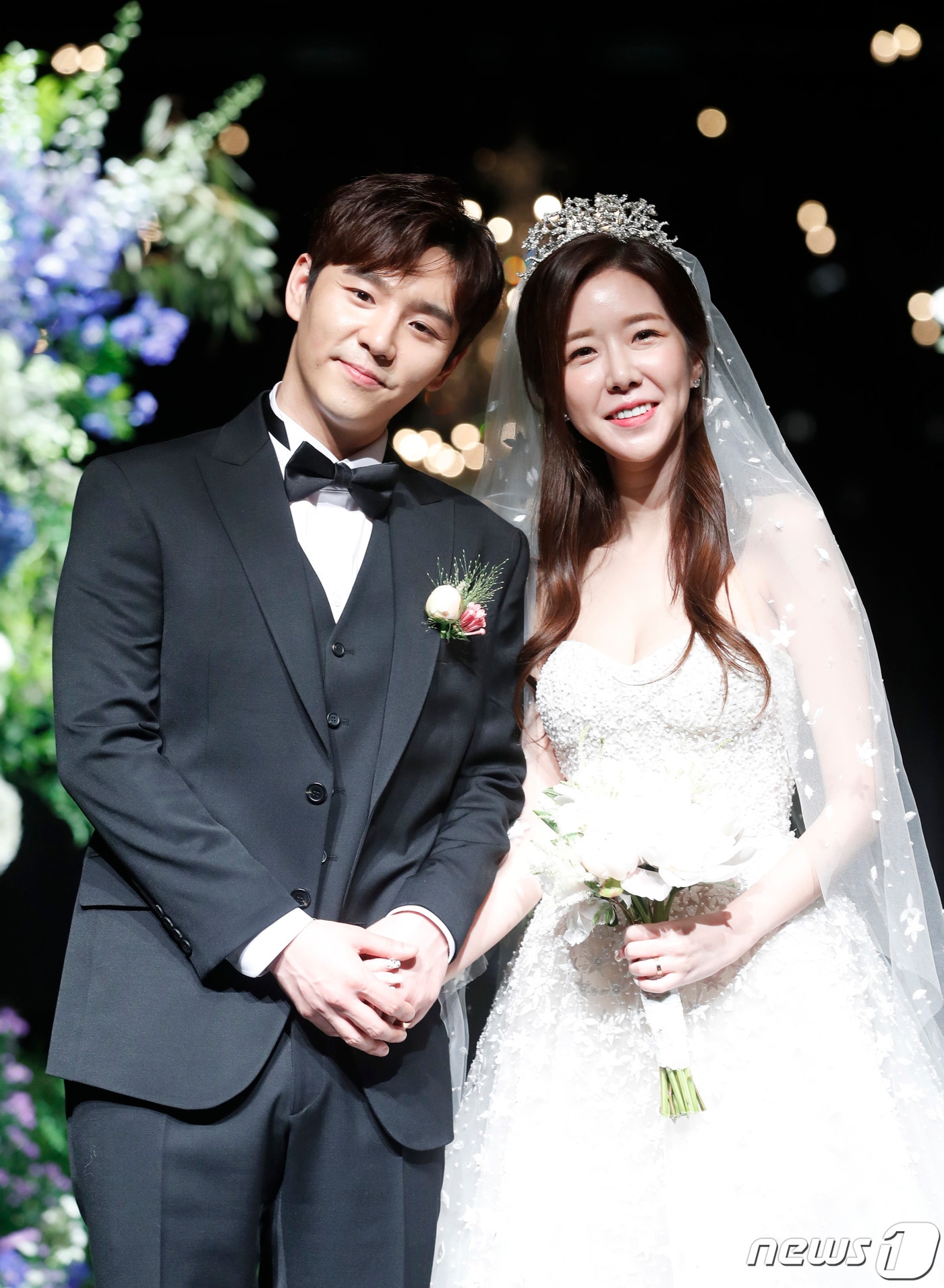 아이돌 그룹 파란 출신 에이스(본명 최성욱·32)와 캣츠 출신 김지혜(31)가 7일 오후 서울 신라호텔에서 결혼식을 올리기 전 포즈를 취하고 있다. 에이스와 김지혜는 데뷔 초 짧게 교제한 뒤 10년 만에 재회, 1년여 교제 끝에 결혼에 골인하게 됐다. 2019.6.7/뉴스1 ⓒ News1 권현진 기자