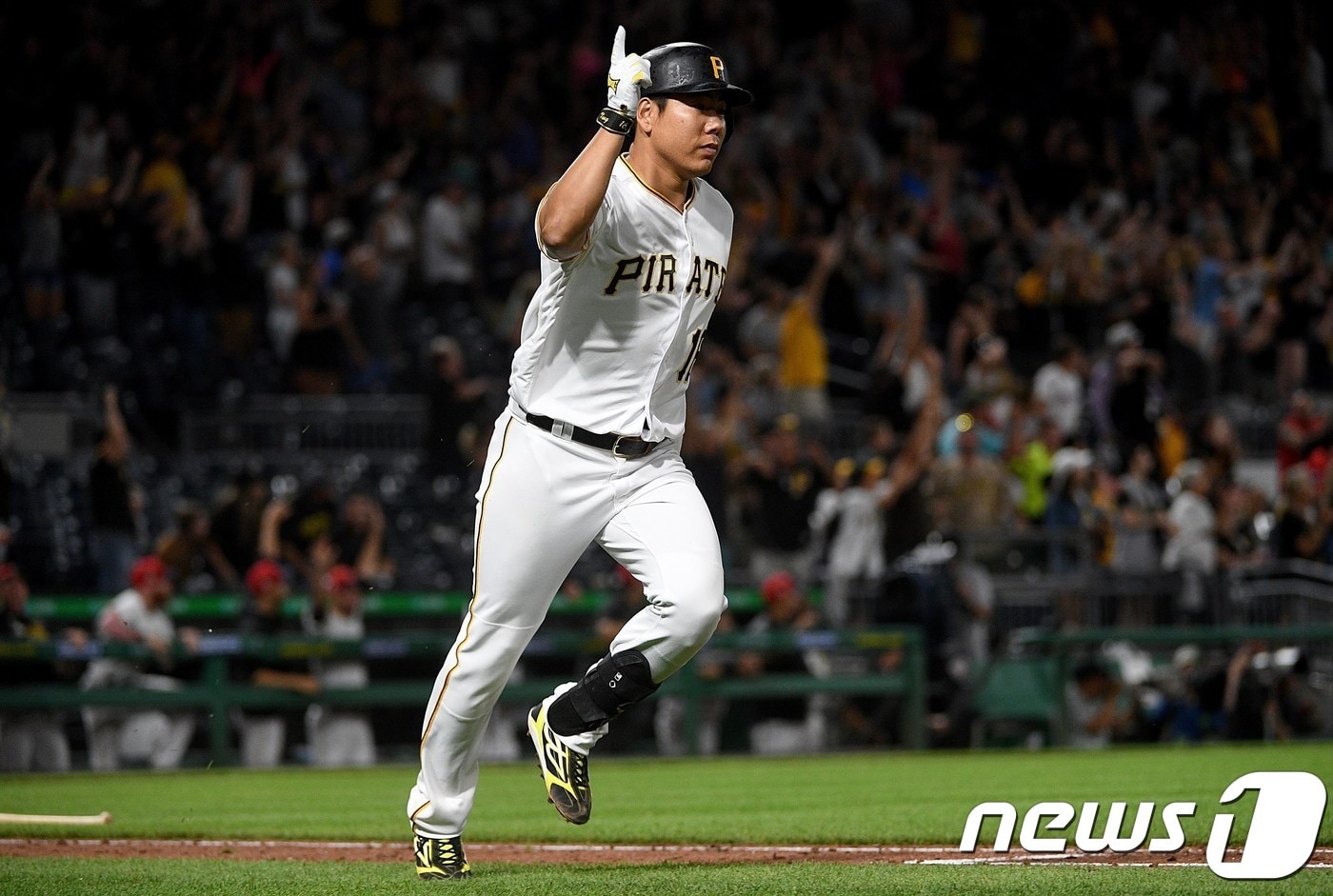 강정호가 3년만에 두 자릿수 홈런을 기록했다. ⓒ AFP=뉴스1