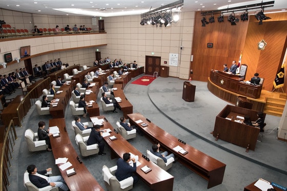 군산시의회는 7일 제226회 임시회 2차 본회의를 열고 재난기본소득 조례안과 추경예산안을 의결했다. /ⓒ 뉴스1