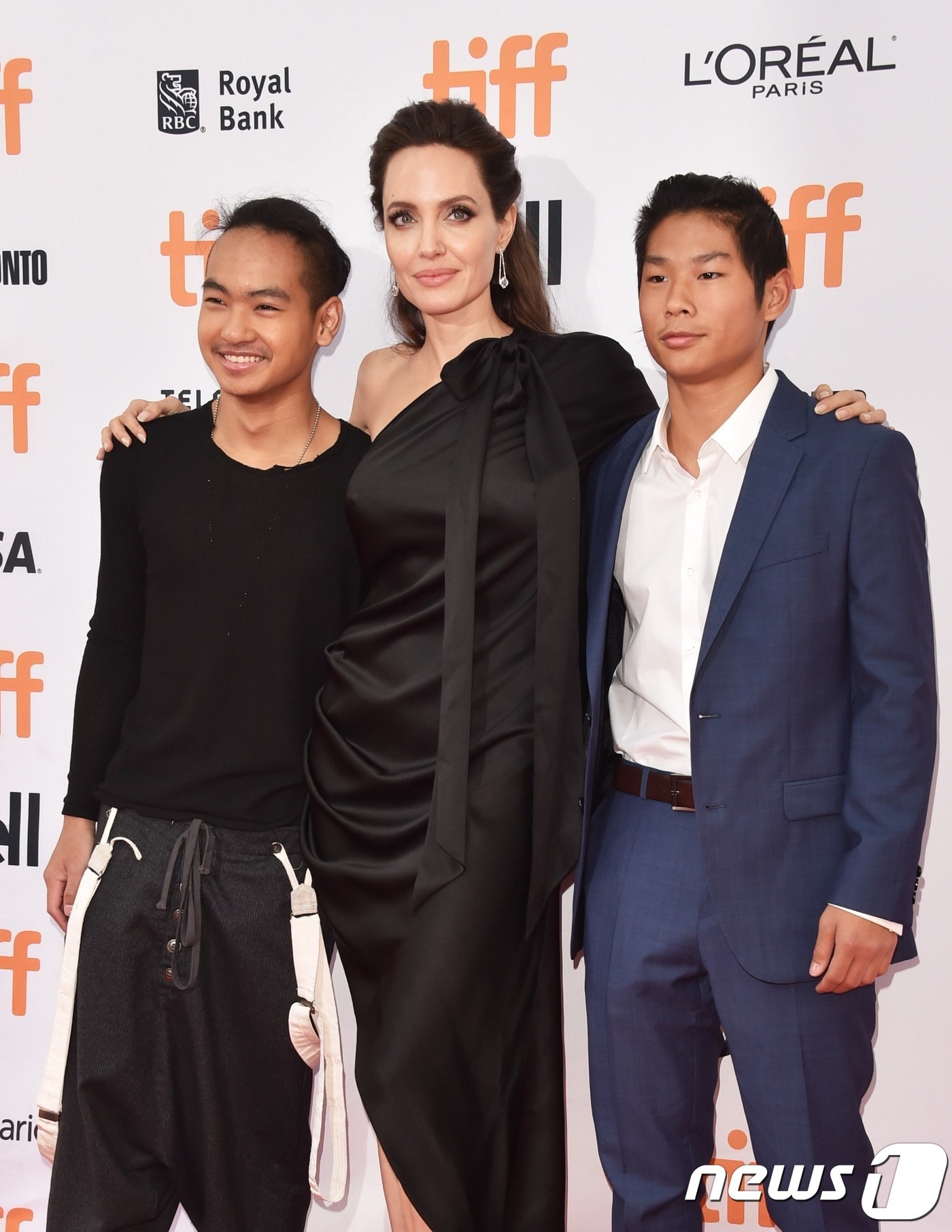 장남 매덕스, 안젤리나 졸리, 차남 팍스 티엔(왼쪽부터) ⓒ AFP=뉴스1