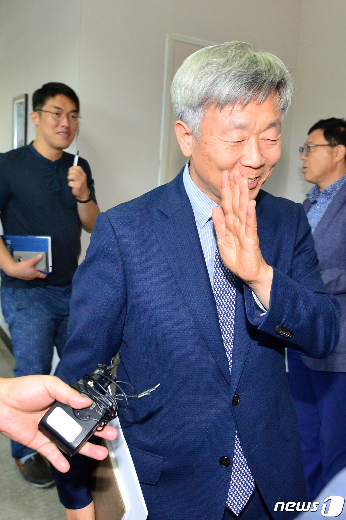11·15포항지진 손해배상 1차 변론기일인 26일 오후 대구지방법원 포항지원(재판장 서영애) 제1민사부에서 열린 변론을 마친 정부 측 변호인단이 법정을 나서고 있다.2019.8.26/뉴스1 ⓒ News1 최창호 기자