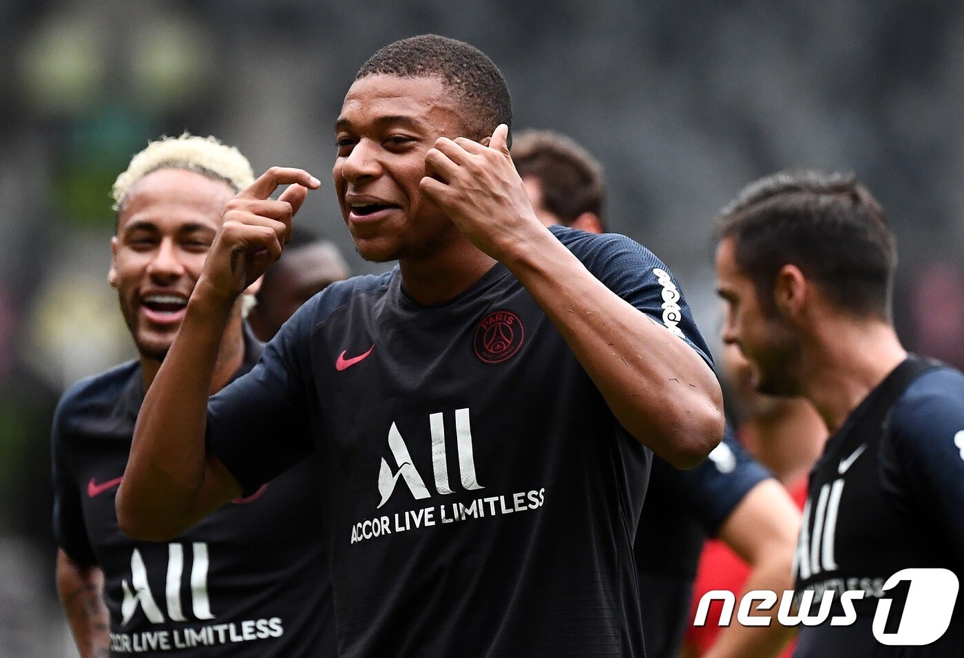 네이마르(왼쪽)와 음바페. ⓒ AFP=뉴스1