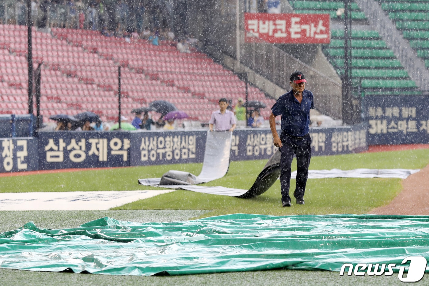 비 내리는 잠실구장. 뉴스1 DB ⓒ News1 민경석 기자