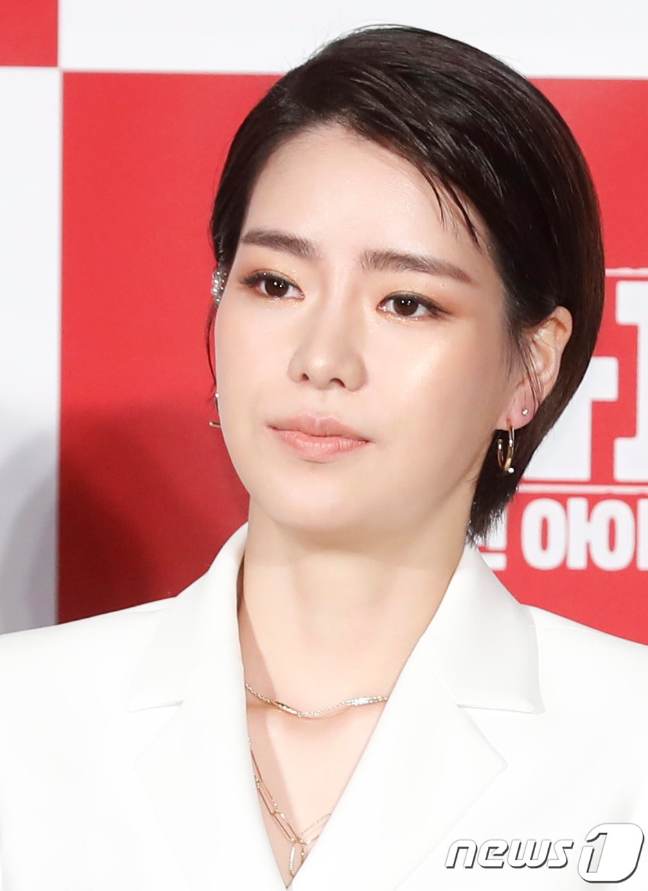 배우 임지연이 8일 서울 광진구 롯데시네마 건대입구에서 열린 영화 ‘타짜 : 원 아이드 잭’ 제작보고회에 참석해 매력을 발산하고 있다. '타짜: 원 아이드 잭'은 인생을 바꿀 기회의 카드 원 아이드 잭을 받고 모인 타짜들이 목숨을 건 한판에 올인하는 이야기를 그린 작품이다. 2019.8.8/뉴스1 ⓒ News1 권현진 기자