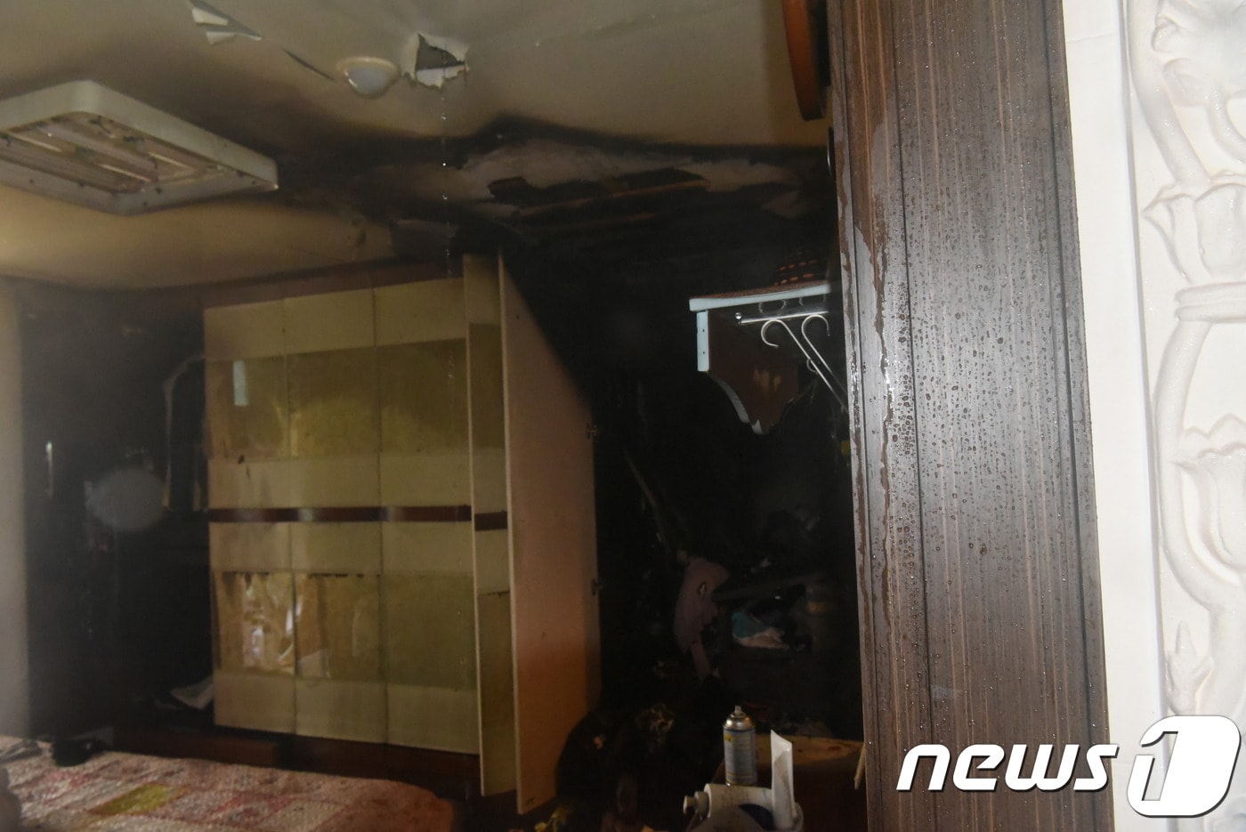 대전 서구 도안동의 한 아파트에서 12일 오전 11시 9분께 거주가가 스스로 불을 지르는 방화사건이 발생했다. (사진=서부소방서 제공) ⓒ 뉴스1