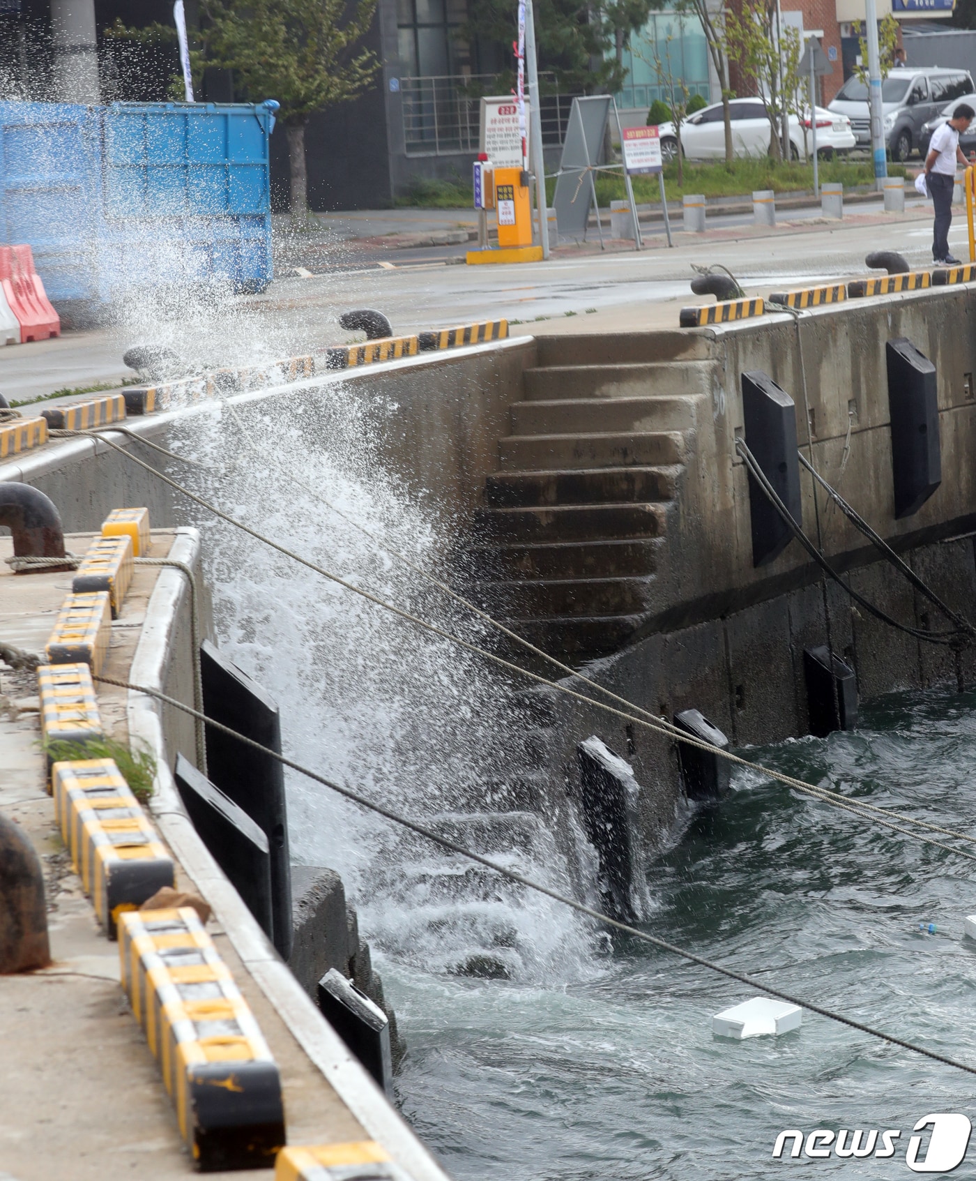 전북 군산시 비응항에 파도가 부딪히고 있다.(기사와 무관) 2019.9.7/뉴스1 DB