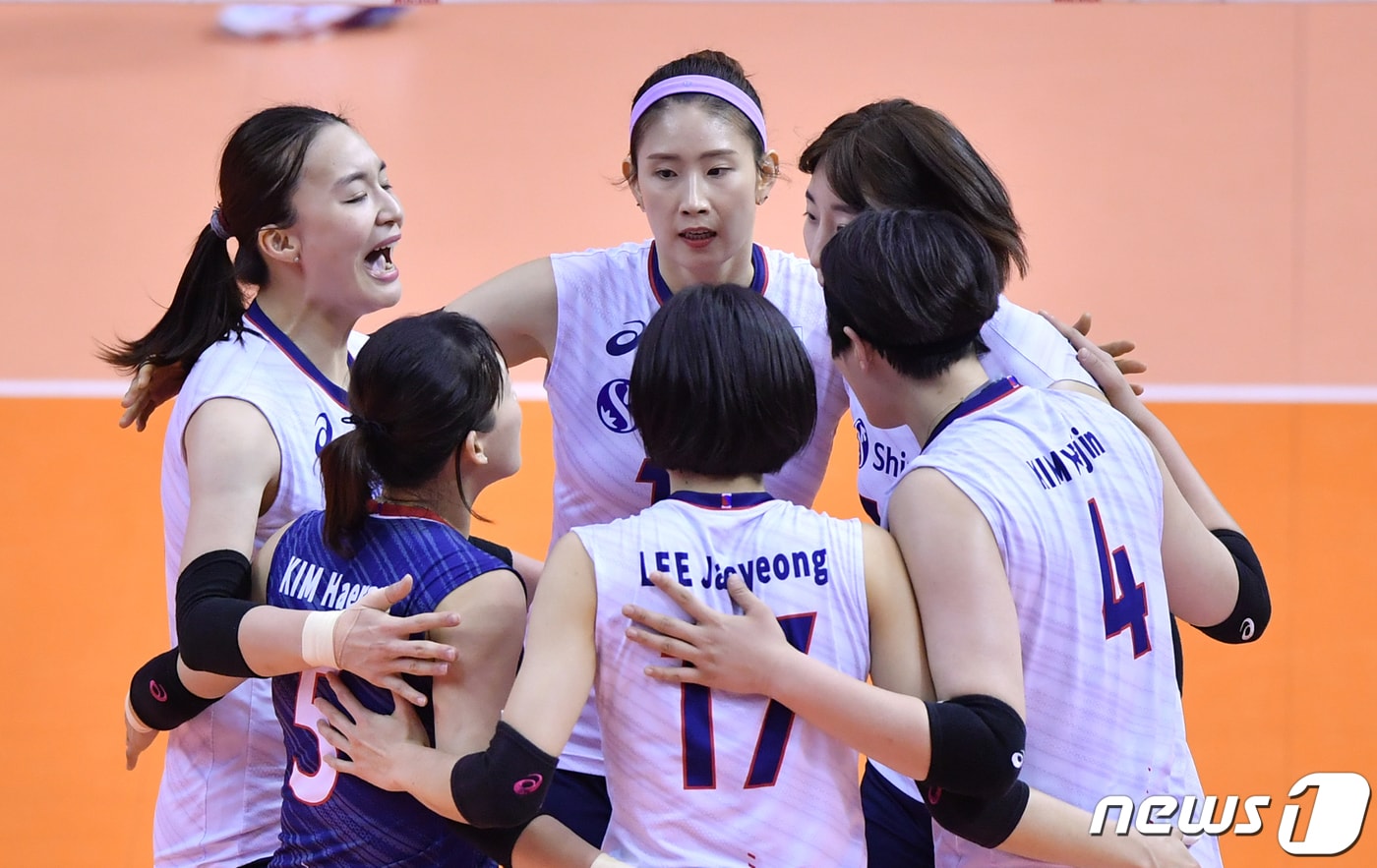 한국 여자 배구 대표팀 선수단. (국제배구연맹 제공) 2020.1.12/뉴스1