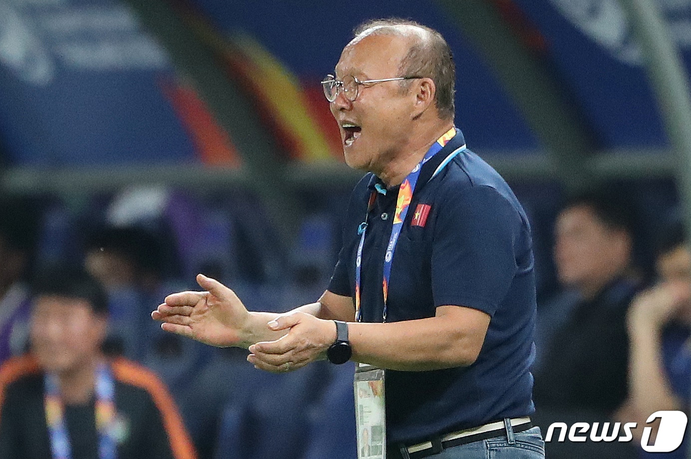 박항서 베트남 U-23 축구대표팀 감독이 16일 오후(현지시간) 태국 방콕 라자망갈라 스타디움에서 열린 '2020 AFC U-23 챔피언십' 베트남과 북한의 조별리그 3차전 경기에서 선수들을 향해 작전을 지시하고 있다. 2020.1.16/뉴스1 ⓒ News1 민경석 기자