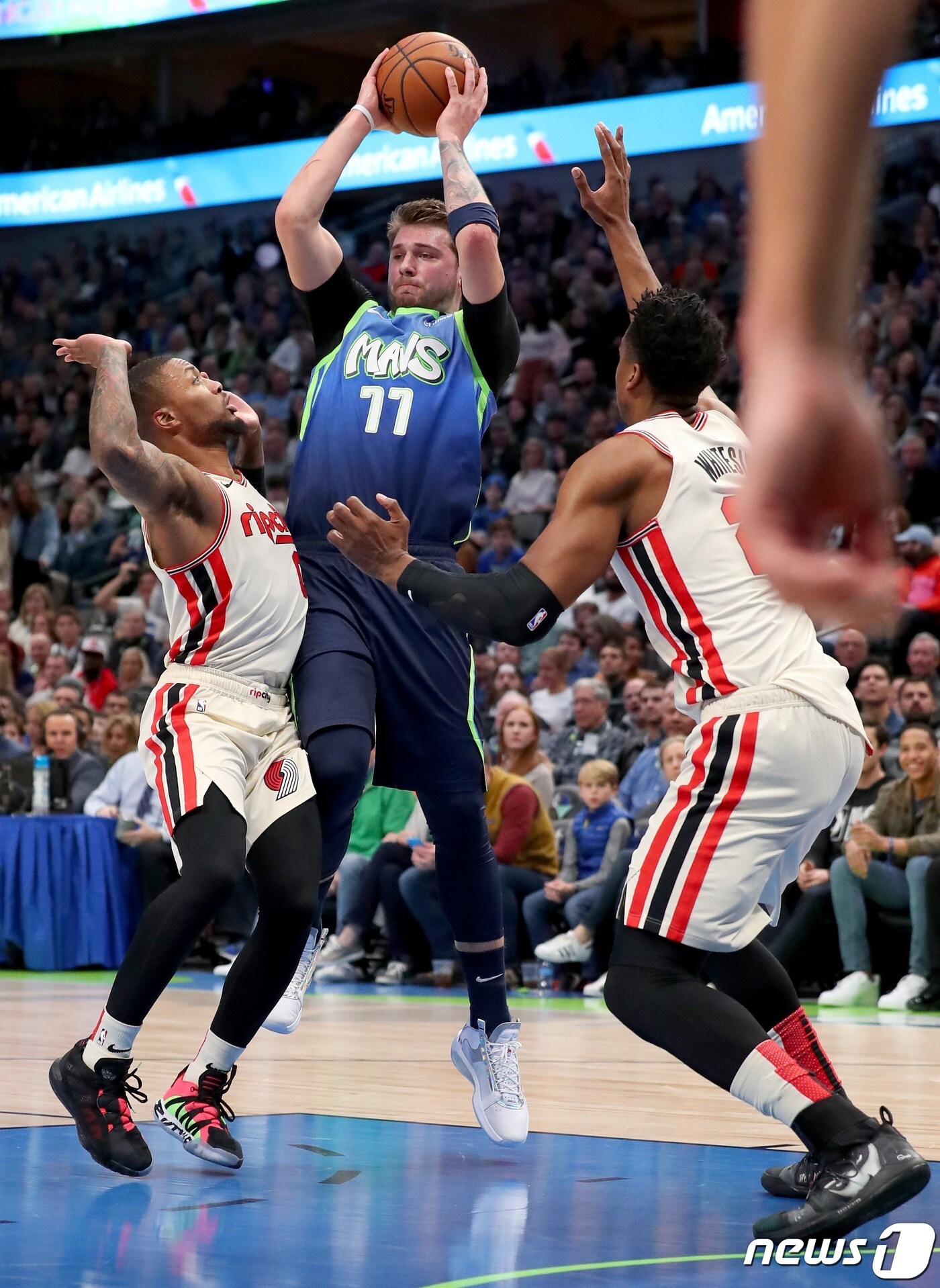 18일(한국시간) 미국프로농구(NBA) 포틀랜드 트레일 블레이저스와 경기에 나선 댈러스 매버릭스의 루카 돈치치. ⓒ AFP=뉴스1