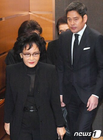 이명희 신세계 회장과 정용진 부회장 /뉴스1 ⓒ News1 구윤성 기자