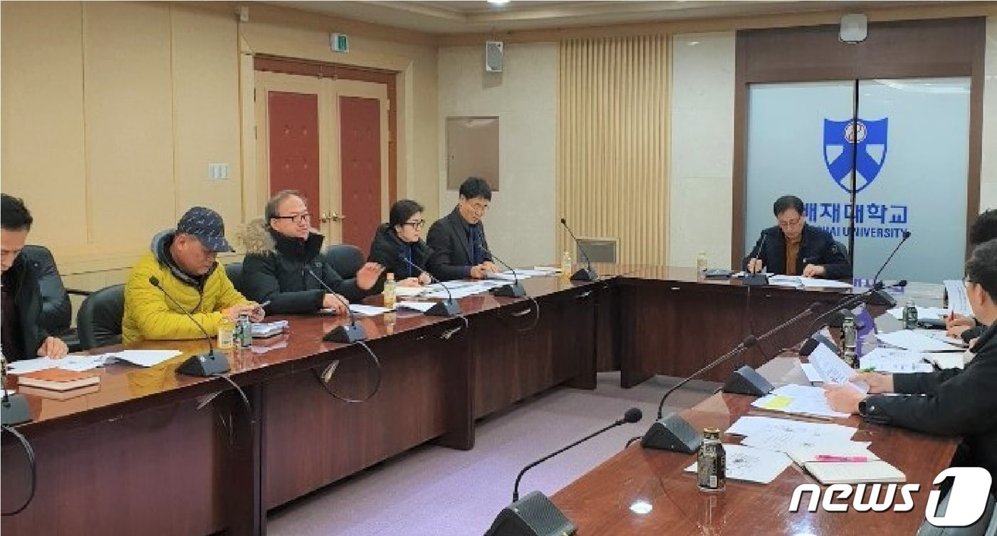 배재대가 '우한폐렴'의 국내 확산에 따라 올해 1학기 중국 교환학생을 전면 취소하기로 결정했다. 사진은 배재대 신종 코로나 바이러스 긴급 대책회의 모습 ⓒ 뉴스1