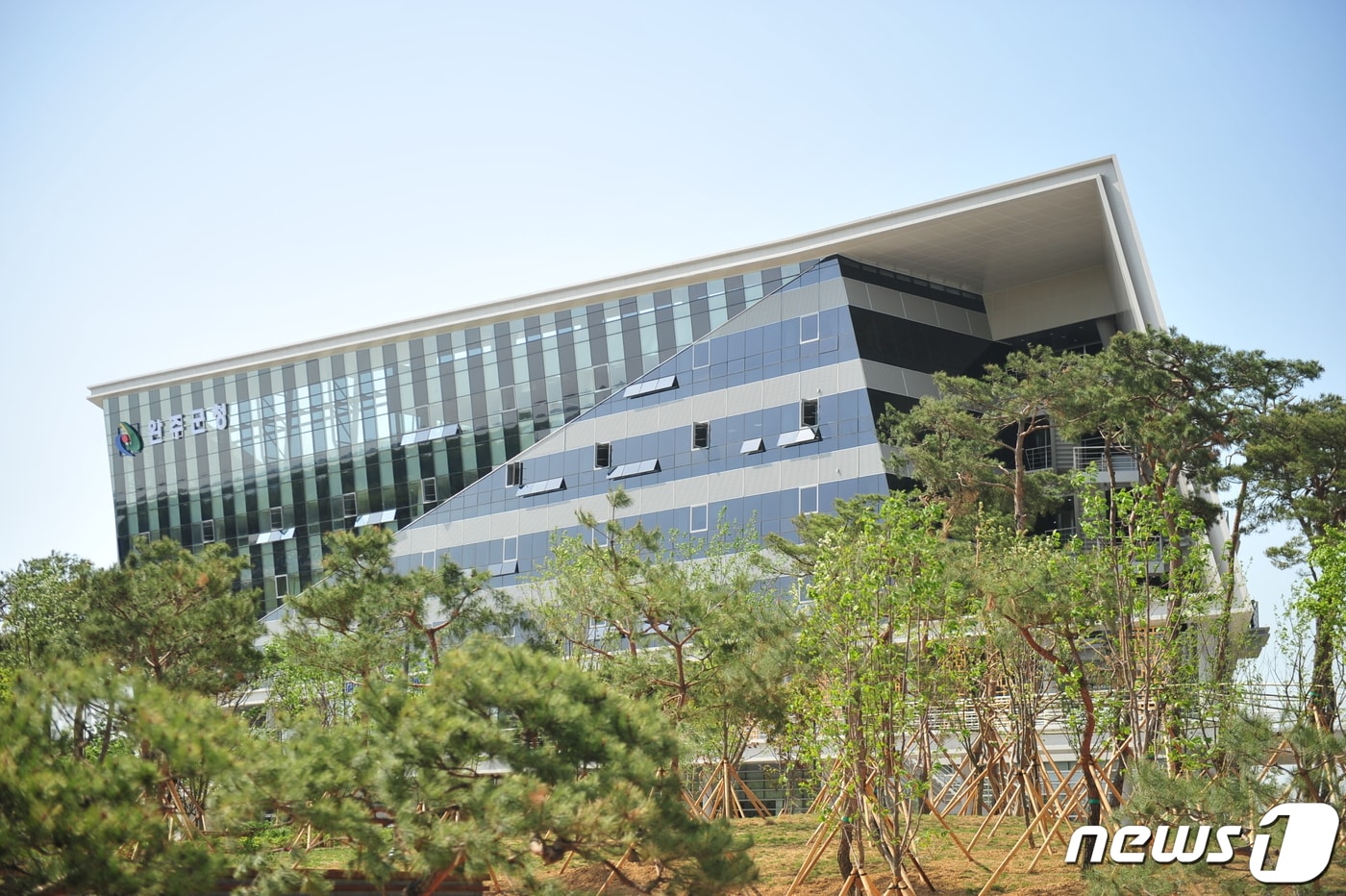 전북 완주군은 오는 14~15일 '제5회 전국아동권리영화제' 운영기관을 공모한다고 8일 밝혔다. 전북 완주군청사 전경./뉴스1