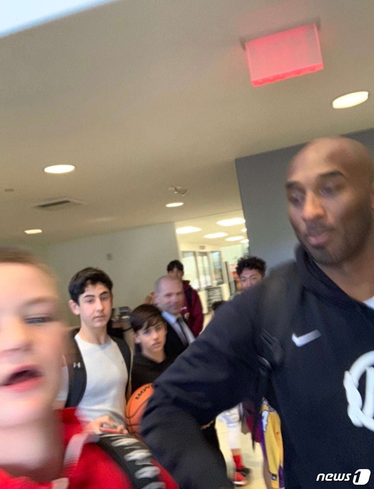 브래디 스미겔(왼쪽)이 포착한 코비 브라이언트의 마지막 모습. ⓒ 뉴스1