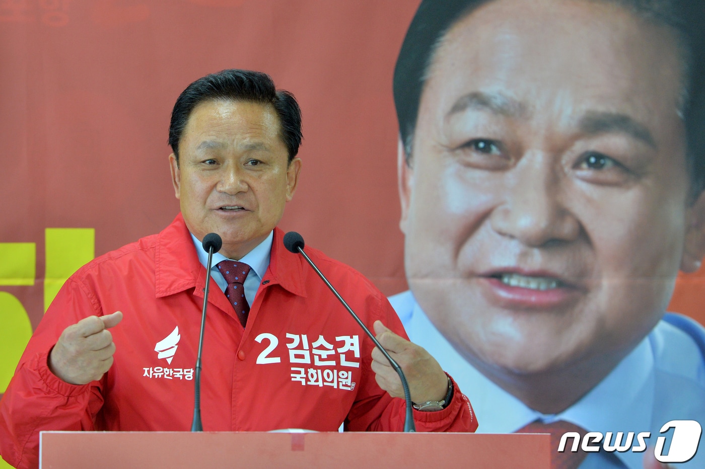 김순견 전 경북도 경제부지사가 8일 포항시청 브리핑룸에서 제21대 총선 포항남·울릉 지역 출마를 선언하고 있다. 2020.1.8 /뉴스1 ⓒ News1 최창호 기자