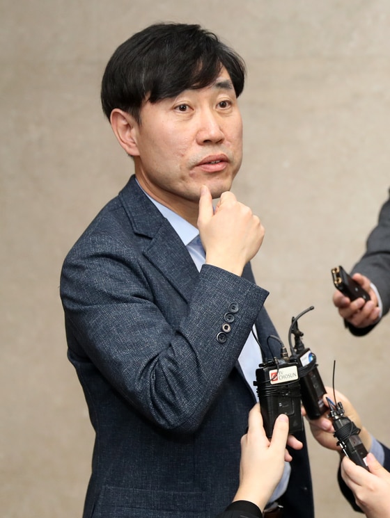 하태경 미래통합당 의원은 7일 투표조작설을 놓고 보수 유뷰버들이 치열한 논쟁을 펼치는 것은 바람직한 일이다며 "대한민국이 투표를 조작할 만큼 허술한 시스템이 아니다"면서 "이러한 시스템이 보수정권으로부터 시작됐다는 점을 알아야 한다"고  말했다.  ⓒ News1 이종덕 기자