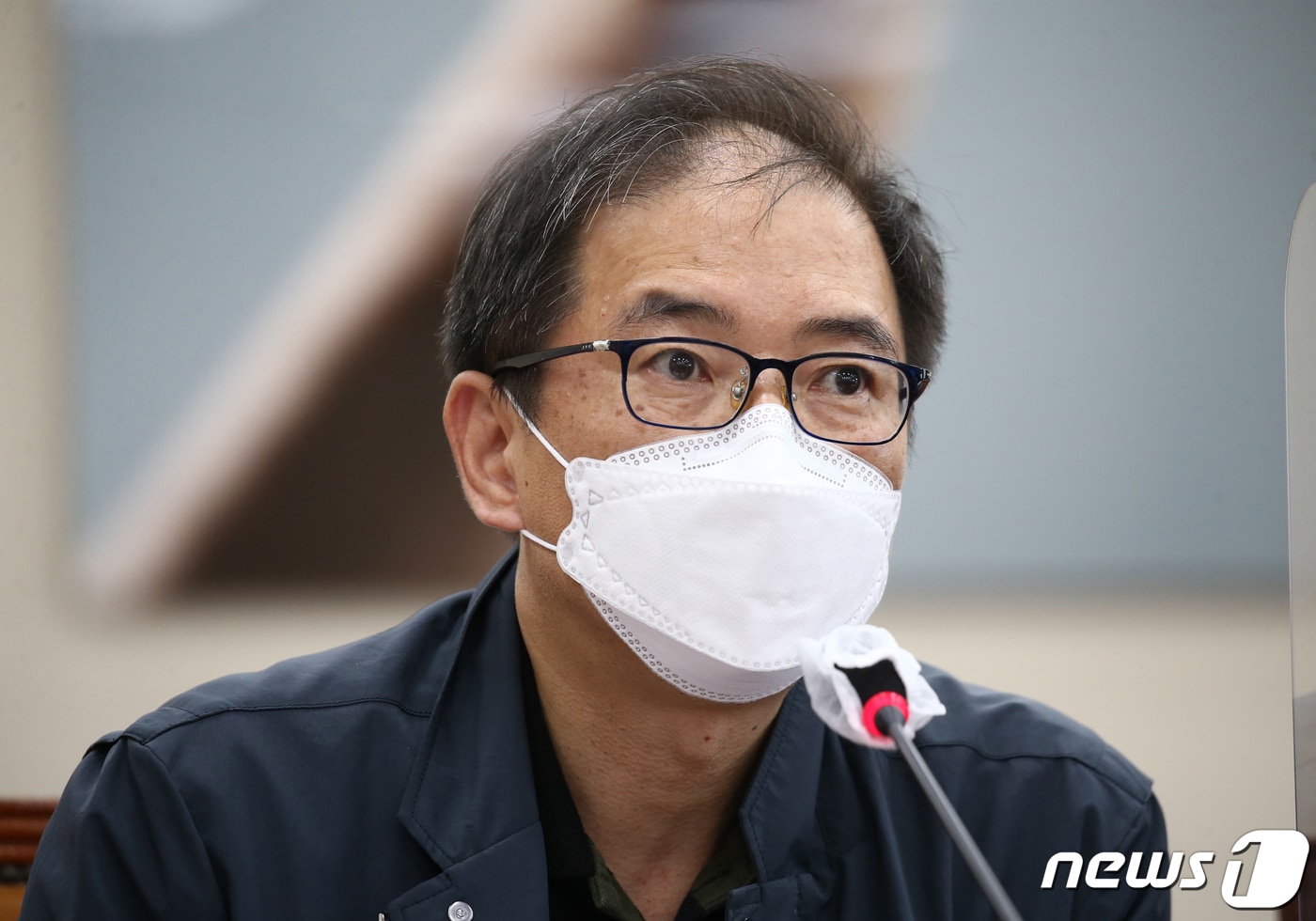 경북대 실험실 폭발 피해자 아버지가 22일 국회에서 열린 과학기술정보방송통신위원회 국정감사에 출석해 피해 대책과 관련해 발언하고 있다. 2020.10.22/뉴스1 ⓒ News1 성동훈 기자