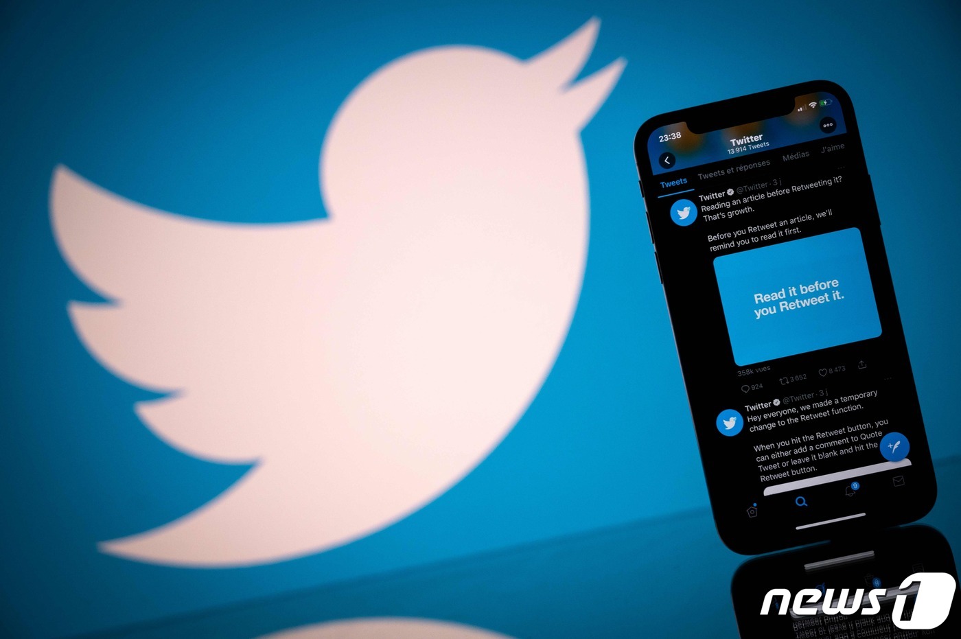 트위터가 미국 대선관련 트윗 30만건에 경고문을 붙였다고 12일 밝혔다. ⓒ AFP=뉴스1