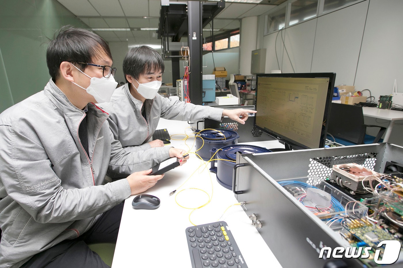 KT가 끊김 없이 양자암호 통신 서비스를 가능하게 하는 '양자채널 자동 절체 복구 기술'을 세계 최초로 개발하는데 성공했다고 16일 밝혔다.(KT 제공) ⓒ 뉴스1