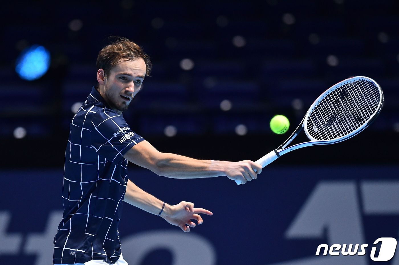 다닐 메드베데프가 19일(한국시간) ATP 파이널스에서 노박 조코비치를 제압하고 준결승 진출을 확정했다. ⓒ AFP=뉴스1