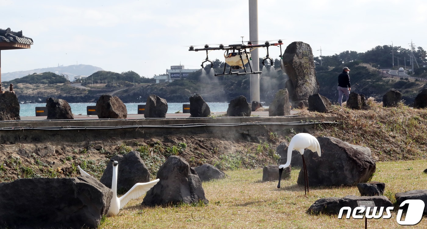고병원성 조류인플루엔자 방역(자료사진)/뉴스1