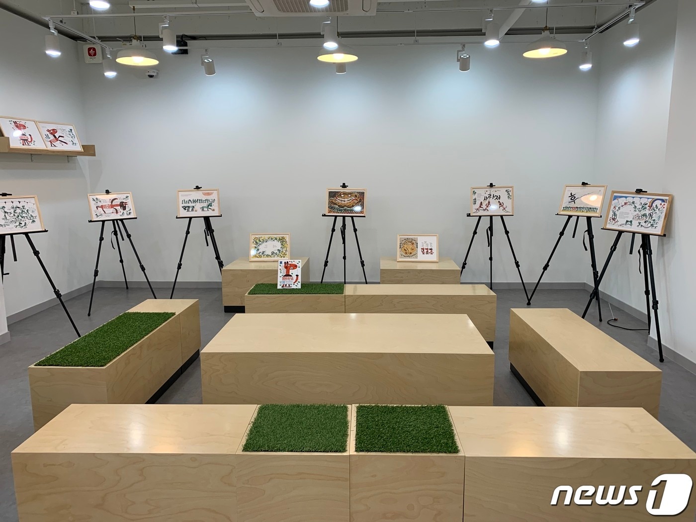 서울 관악구 글빛도서관 1층에 조성된 전시관. 1층은 전시, 커뮤니티 활동, 세미나 등 다목적으로 사용 가능하다.(관악구 제공)/ⓒ News1