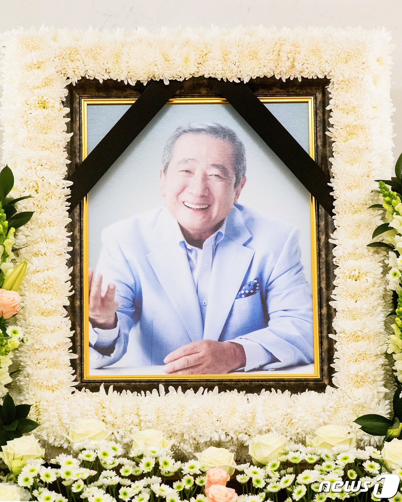 지난 7일 숙환으로 별세한 배우 故 송재호(향년 83세)의 빈소가 8일 오후 서울 강남구 일원동 서울삼성병원 장례식장에 마련됐다. 2020.11.8/뉴스1 ⓒ News1 사진공동취재단