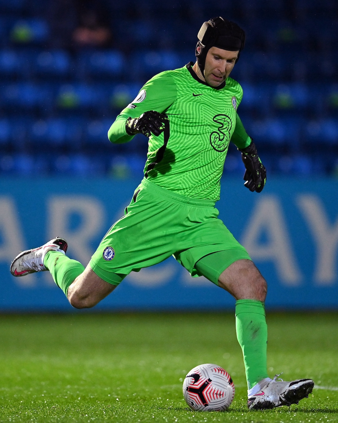 18개월 만에 경기장에 복귀한 페트르 체흐(첼시 페이스북 캡처) ⓒ 뉴스1