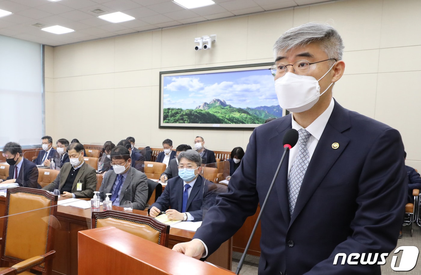 박광석 기상청장이 지난해 12월3일 오전 서울 여의도 국회에서 열린 환경노동위원회 전체회의에서 법률안 의결에 대한 정부 측 인사말을 하고 있다. 2020.12.3/뉴스1 ⓒ News1 신웅수 기자