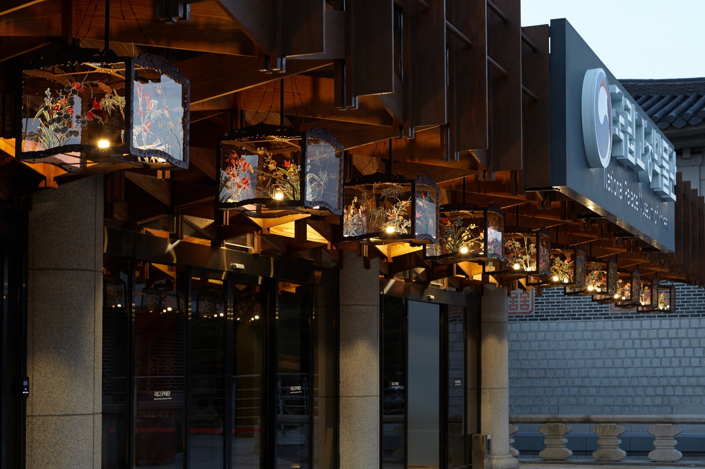 국립고궁박물관 사각유리등 활용 야외등 제작 설치.(문화재청 제공)ⓒ 뉴스1