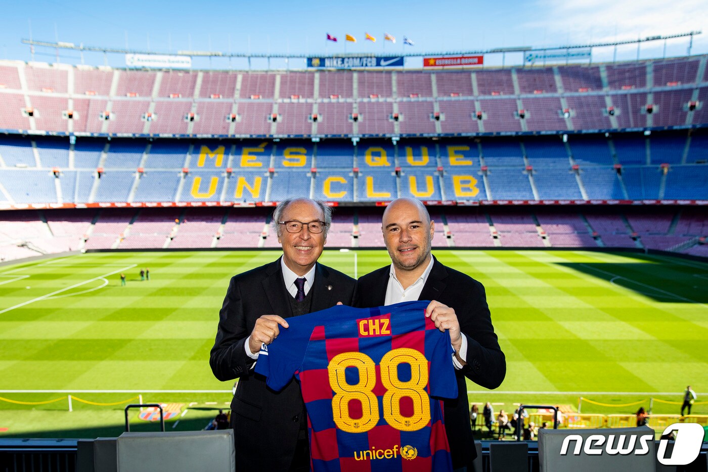 조셉 폰트 FC바르셀로나 이사회 멤버 및 커머셜 책임자와 알렉산드레 드레이퍼스 칠리즈 창립자ⓒ 뉴스1