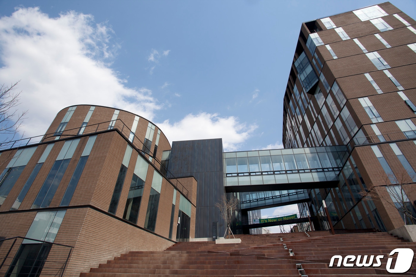 대전대가 코로나19 여파로 어려움을 겪고 있는 교내 입점업체의 임대료를 50% 감면하기로 결정했다. 사진은 대전대 30주년기념관 전경 ⓒ 뉴스1