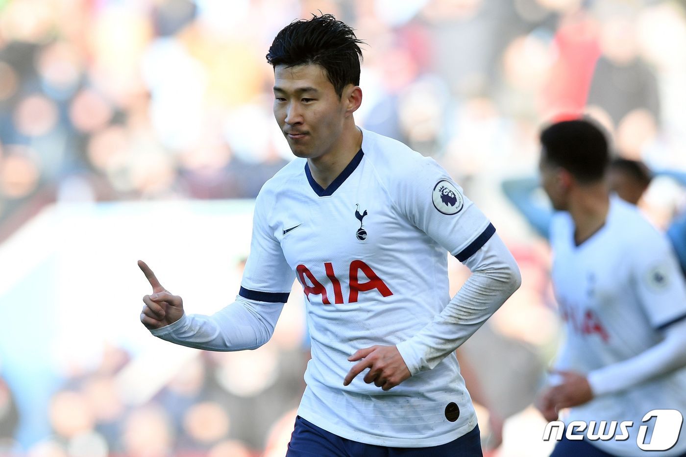 손흥민이 토트넘 구단을 통해 근황을 전했다. 건강히 회복하고 있다면서 모두의 건강을 기원했다. ⓒ AFP=뉴스1