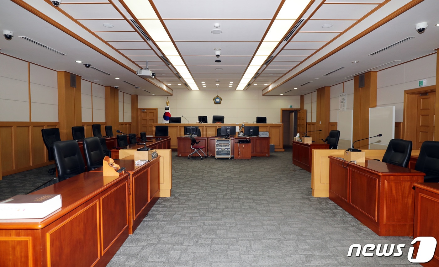 제주지방법원 201호 법정 내부 모습.2020.2.18 ⓒ 뉴스1