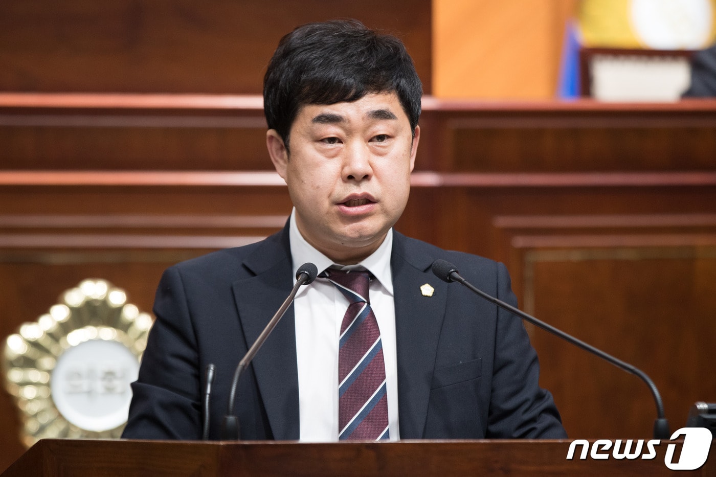 박광일 군산시의회 의원이 20일 열린 제224회 1차 본회의에서 군산산업·고용위기대응 특별지역 지정을 촉구하는 건의문에 대해 설명하고 있다. ⓒ 뉴스1