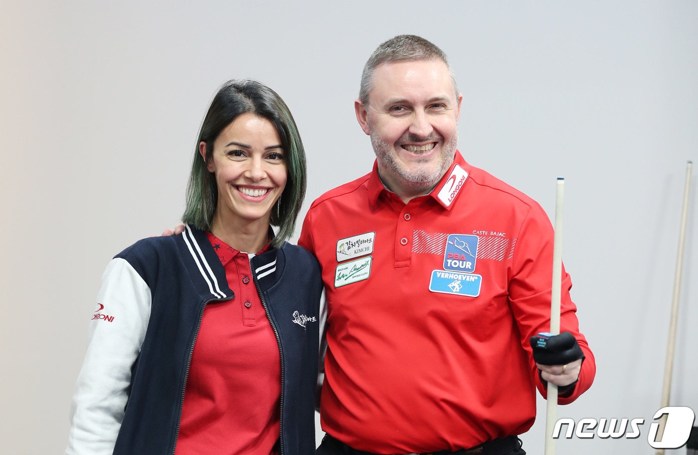 프레드릭 쿠드롱이 부인 아말 나자리과 26일 오후 서울 서초구 김치빌디어드 본사 스튜디오에서 뉴스1과 인터뷰를 중 포즈를 취하고 있다. 2020.2.26/뉴스1 ⓒ News1 박지혜 기자