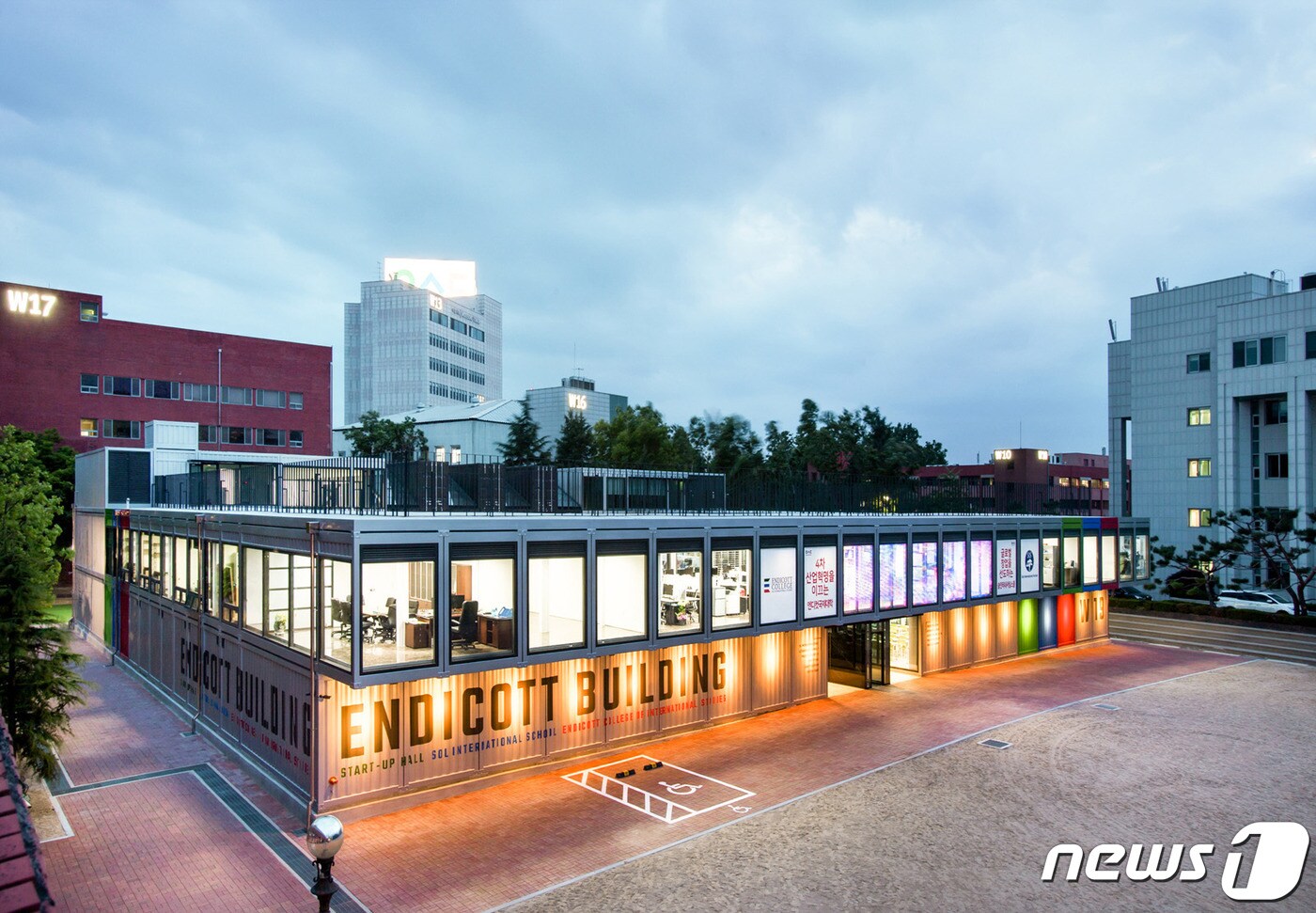 우송대가 3년 연속 취업률 전국 1위를 기록했다. 사진은 우송대 존엔디컷빌딩 전경 ⓒ 뉴스1