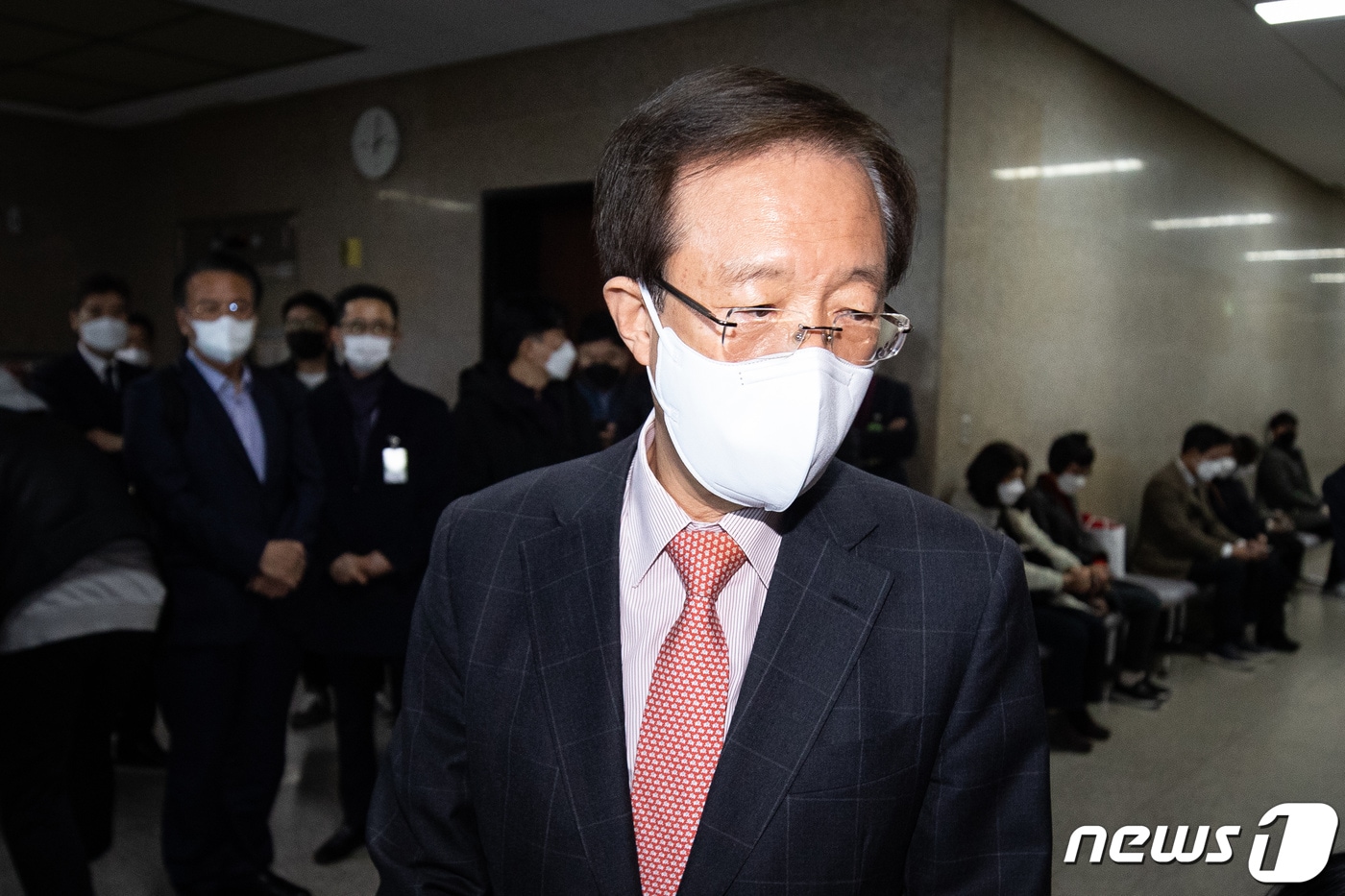 미래통합당 공천관리위원장 직무대행을 맡은 이석연 공천관리위원회 부위원장이 14일 서울 여의도 국회에서 열린 공관위 회의에 참석하고 있다. 공관위는 이날 수도권 지역과 퓨처메이커 경선 결과를 발표한다. 또, 김미균 시지온 대표의 공천을 취소한 서울 강남병에 대한 공천 논의도 진행한다. 2020.3.14/뉴스1 ⓒ News1 유승관 기자