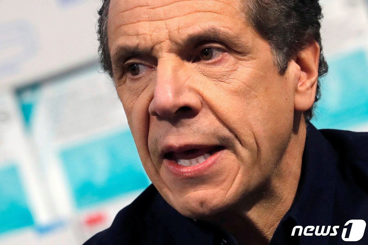 앤드루 쿠오모 뉴욕 주지사가 25일 코로나19 브리핑에서 발언하고 있다. ⓒ 로이터=뉴스1