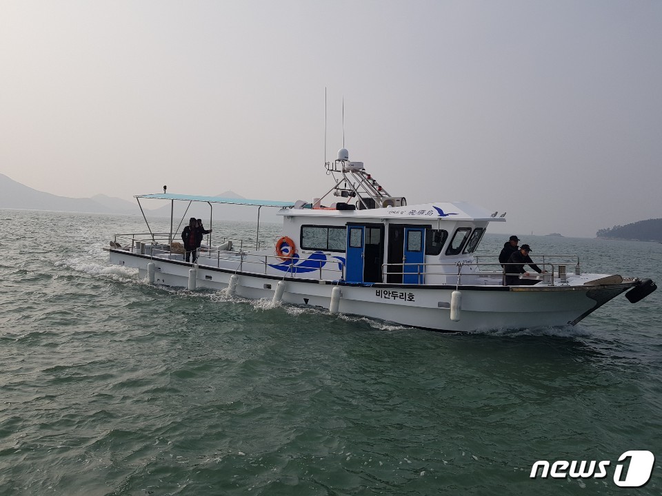 전북 군산시가 새만금 가력선착장에서 두리·비안도를 잇는 도선(비안두리호) 운항을 하루 2회에서 3회로 증편 운항한다. /ⓒ 뉴스1