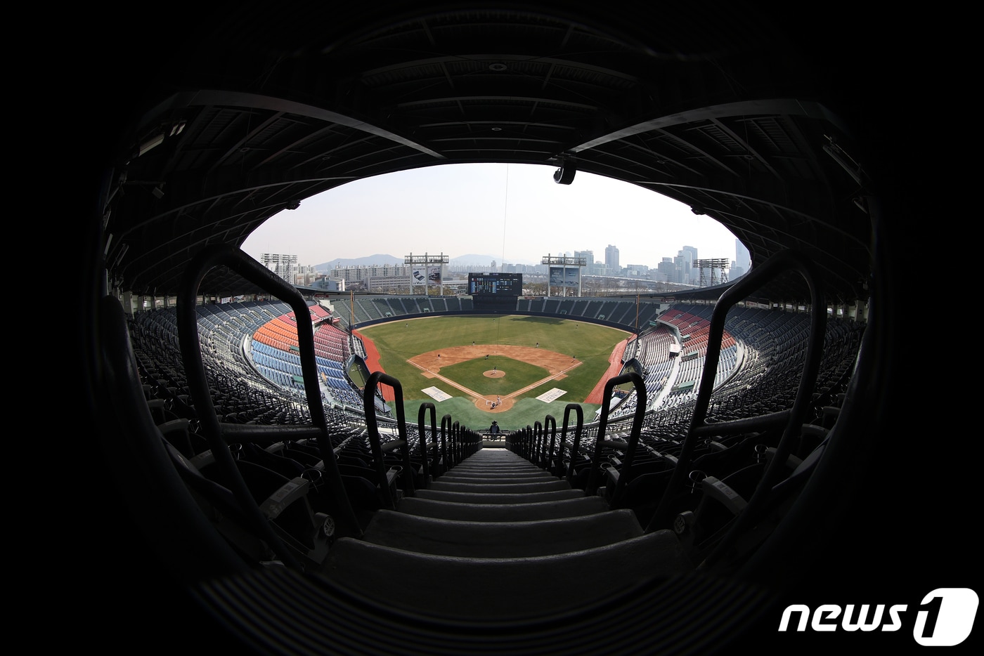 서울 송파구 잠실야구장에서 프로야구 두산베어스 자체 청백전이 진행되고 있다. /뉴스1 ⓒ News1 이승배 기자