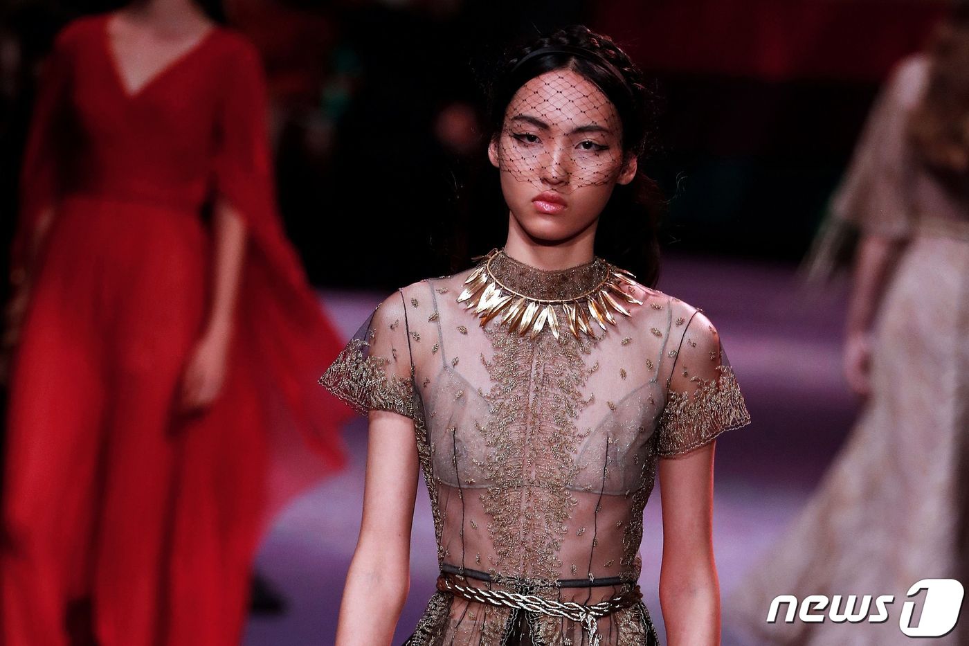 디올 오트 쿠튀르 SS 컬렉션.ⓒ AFP=뉴스1