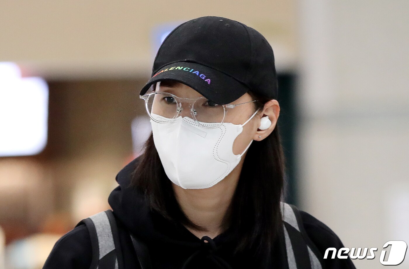 터키 여자 프로배구 엑자시바시에서 뛰는 김연경(32)이 15일 오전 터키 내 한국인 147명이 탑승한 특별기편으로 인천국제공항을 통해 귀국하고 있다.. 2020.4.15/뉴스1 ⓒ News1 박정호 기자